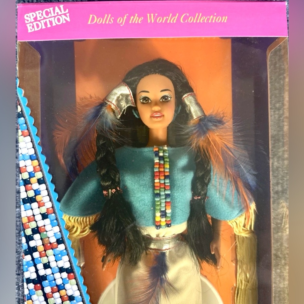 Native American Barbie 2nd Edition Dolls of the World Collection, Vintage 1993 - Picture 3 of 10